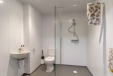 Platinum En Suite - Image 4